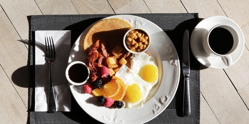 Men breakfast